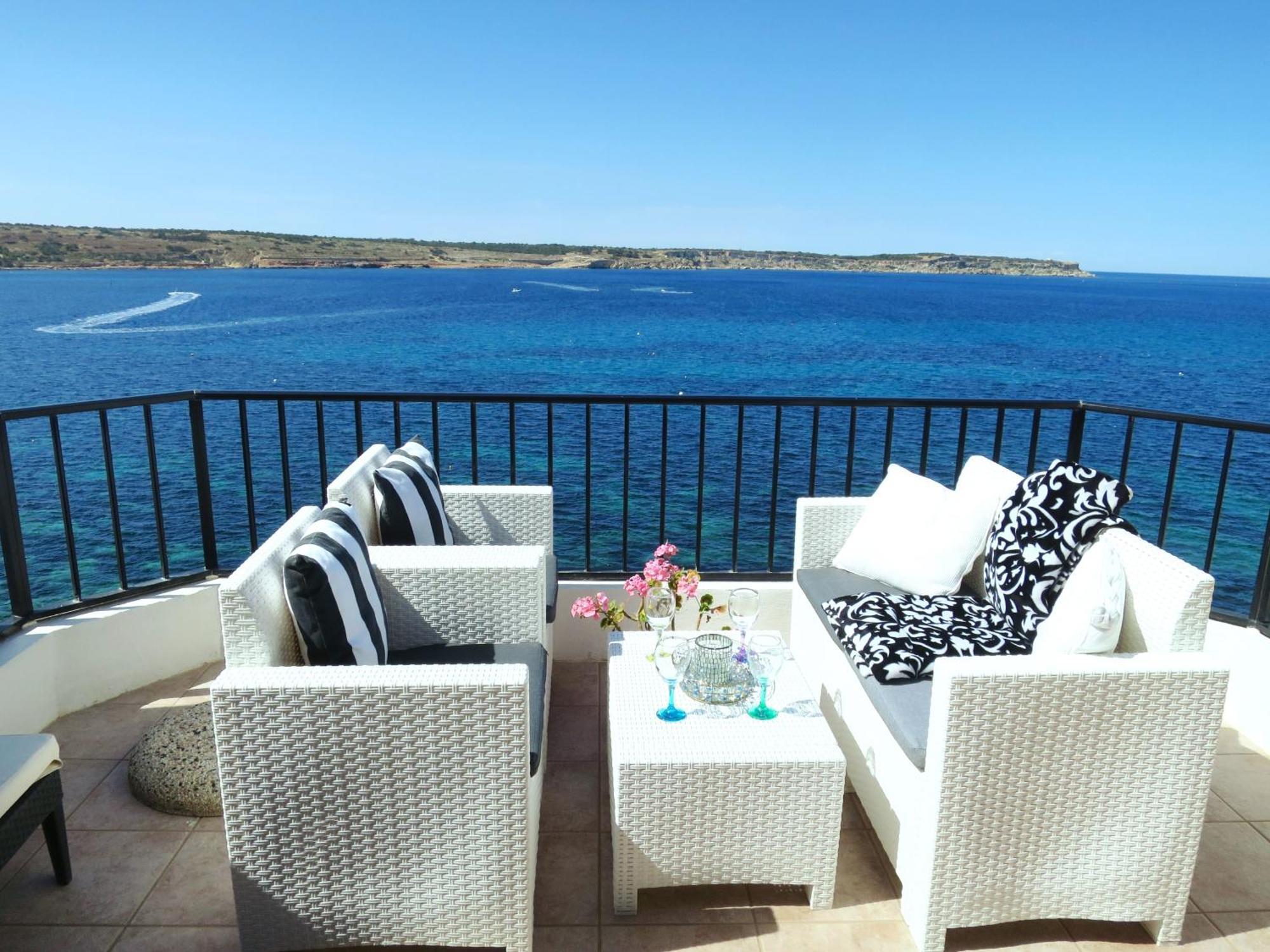 Seafront Apartment Terrace, Lounger & Panoramic Ocean Views Mellieħa Exteriér fotografie