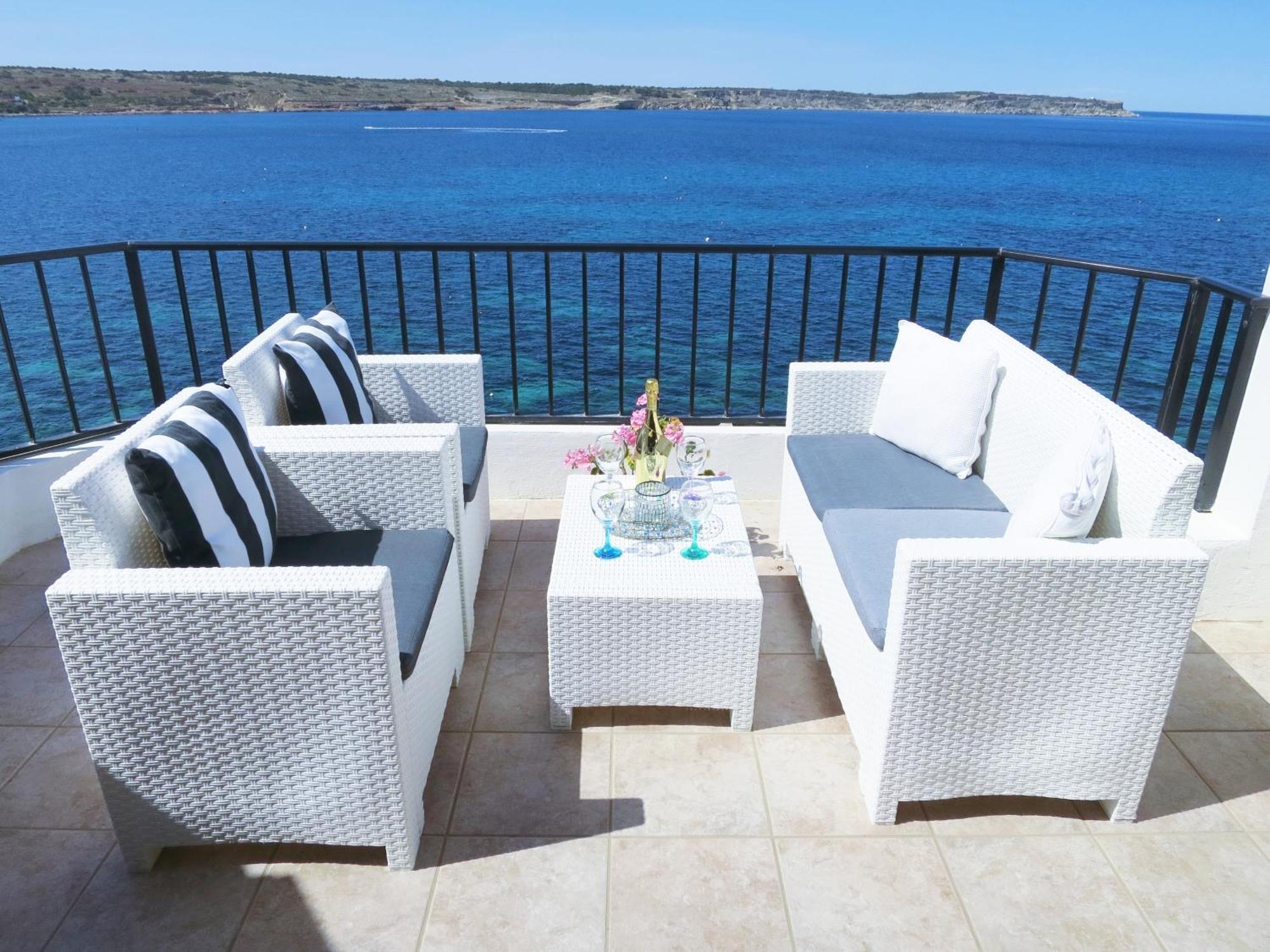 Seafront Apartment Terrace, Lounger & Panoramic Ocean Views Mellieħa Exteriér fotografie