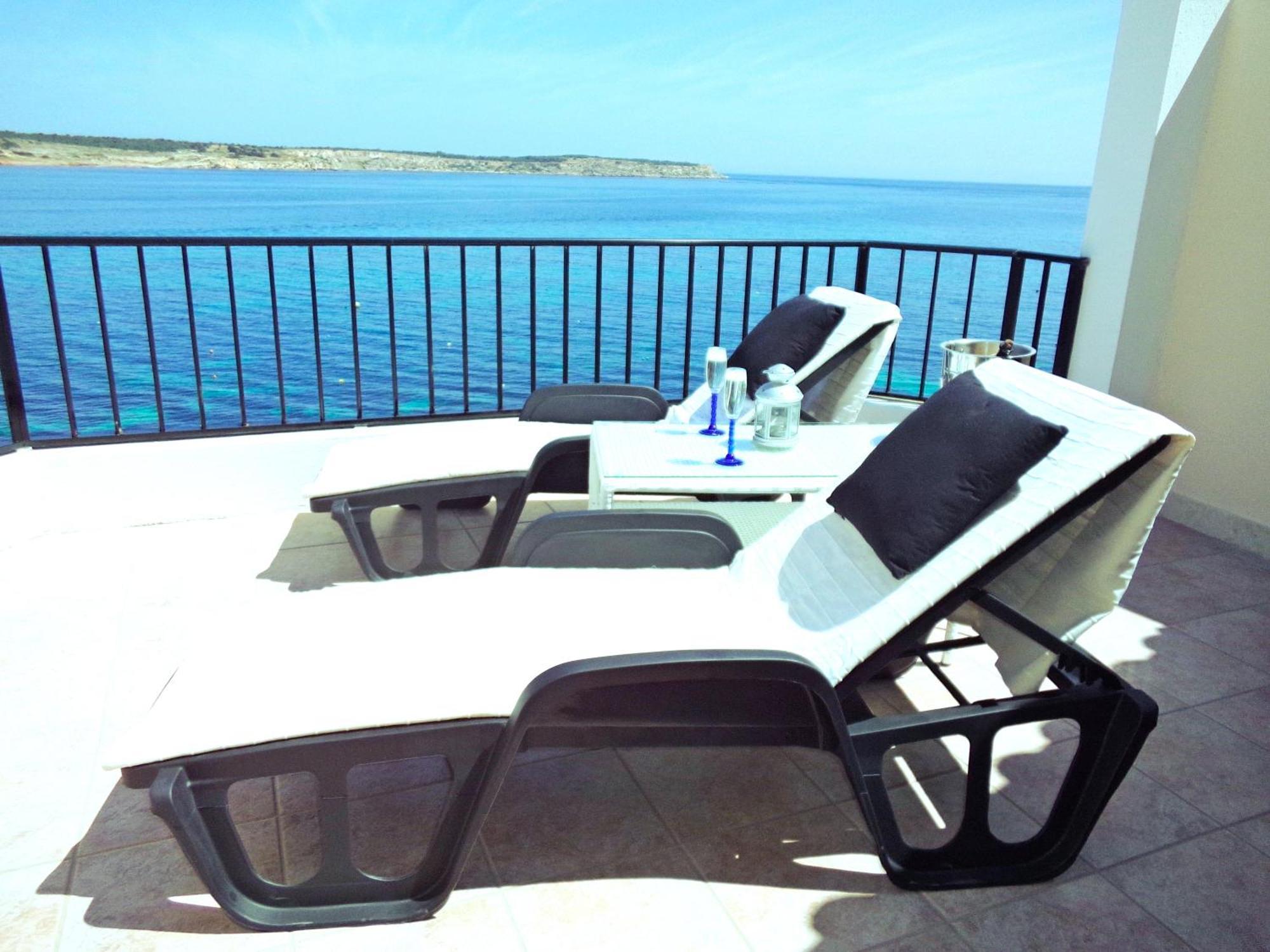 Seafront Apartment Terrace, Lounger & Panoramic Ocean Views Mellieħa Exteriér fotografie