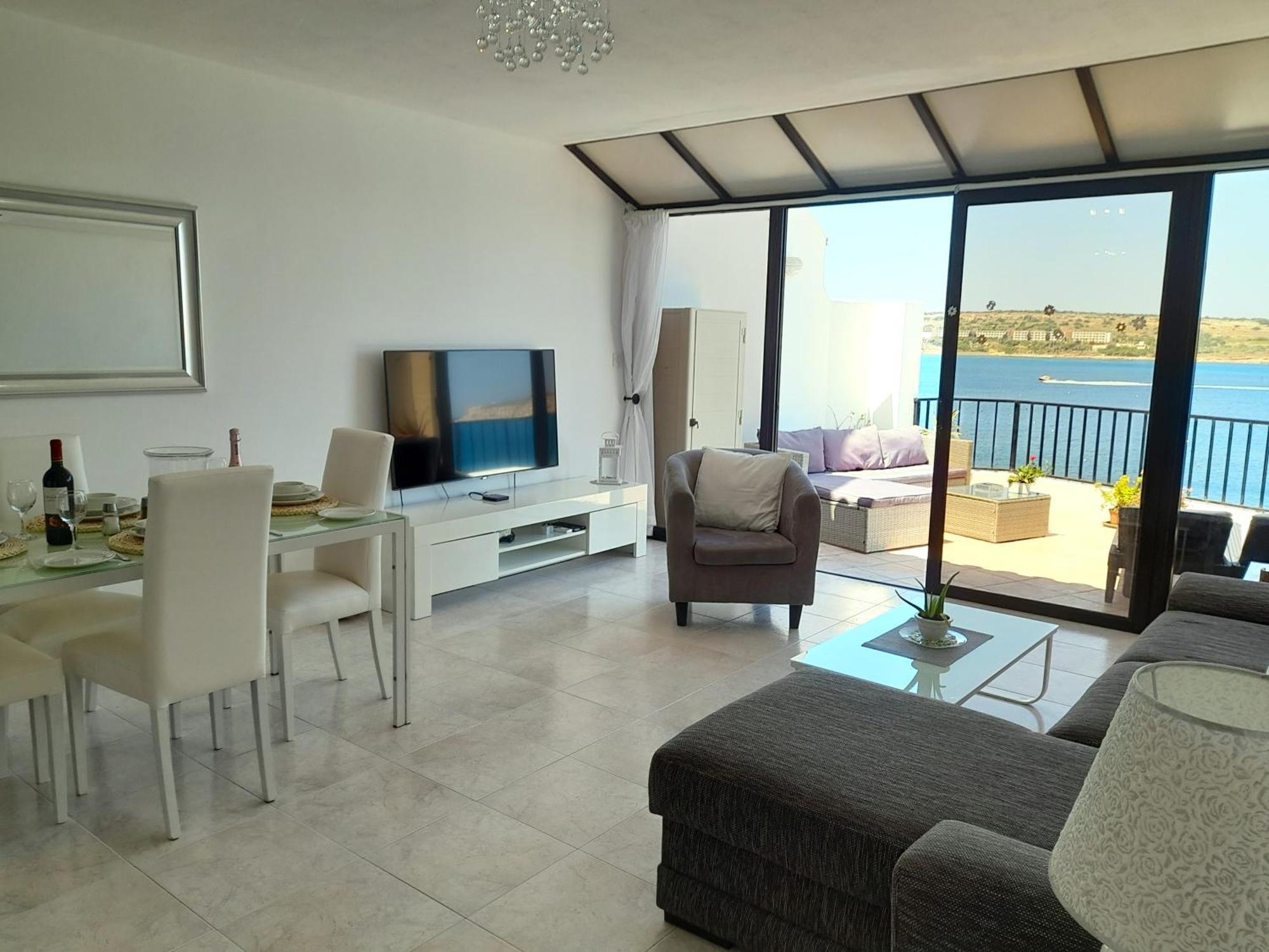 Seafront Apartment Terrace, Lounger & Panoramic Ocean Views Mellieħa Pokoj fotografie