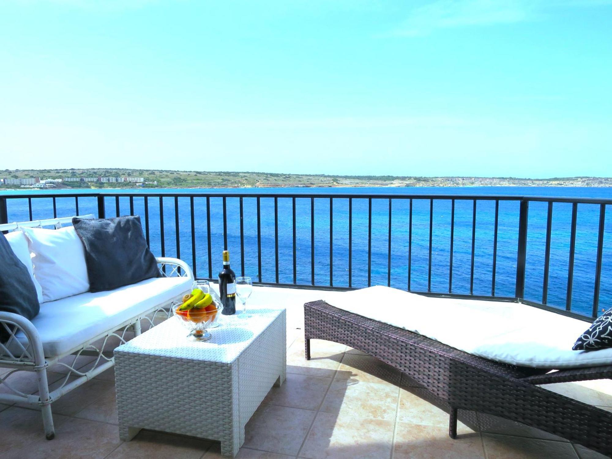 Seafront Apartment Terrace, Lounger & Panoramic Ocean Views Mellieħa Exteriér fotografie