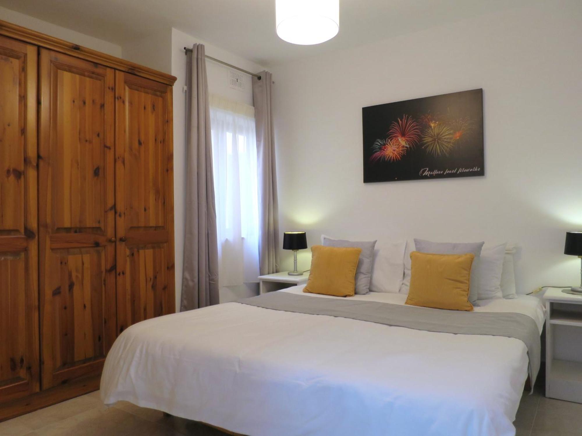 Seafront Apartment Terrace, Lounger & Panoramic Ocean Views Mellieħa Pokoj fotografie