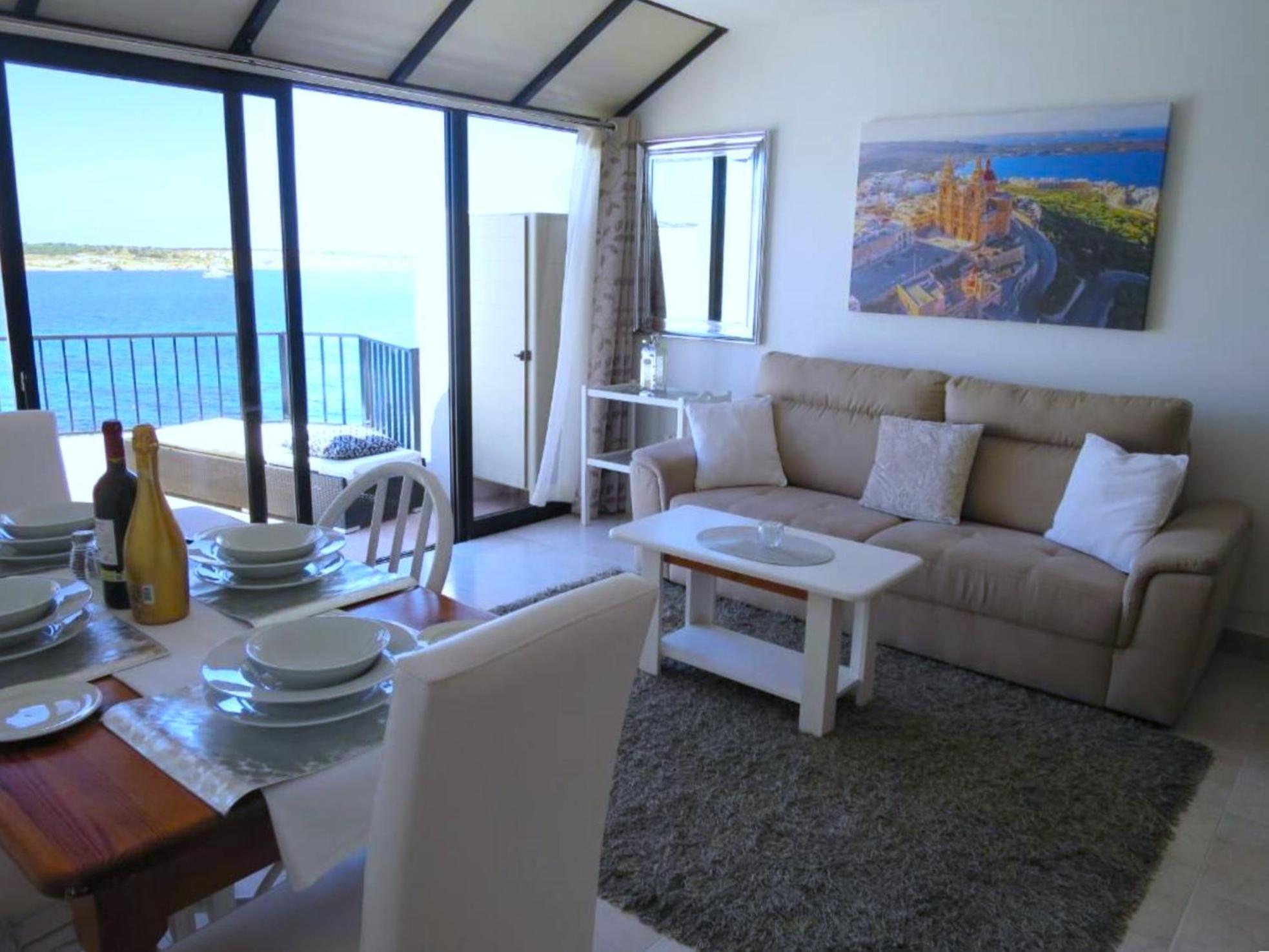 Seafront Apartment Terrace, Lounger & Panoramic Ocean Views Mellieħa Pokoj fotografie