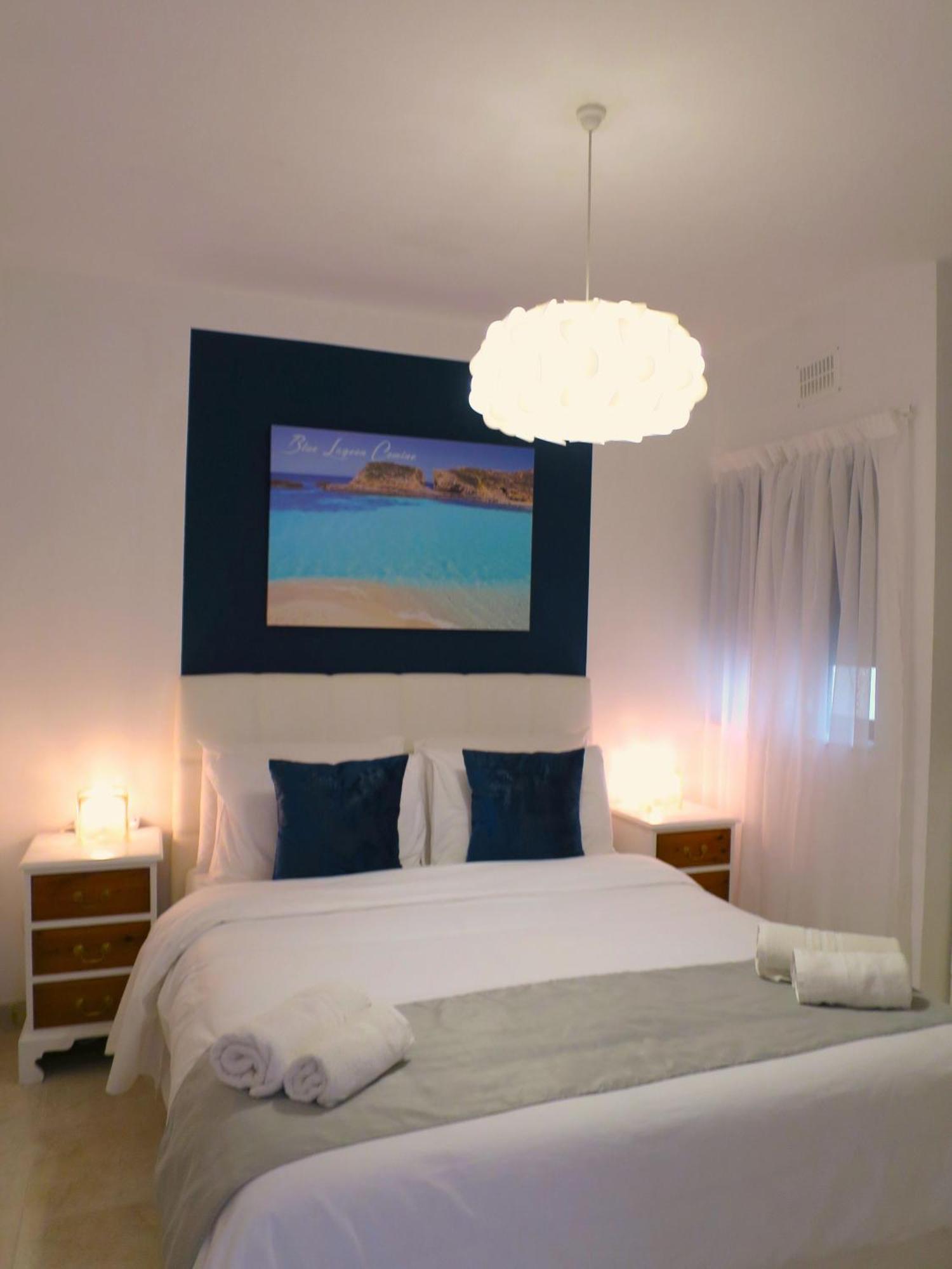 Seafront Apartment Terrace, Lounger & Panoramic Ocean Views Mellieħa Pokoj fotografie