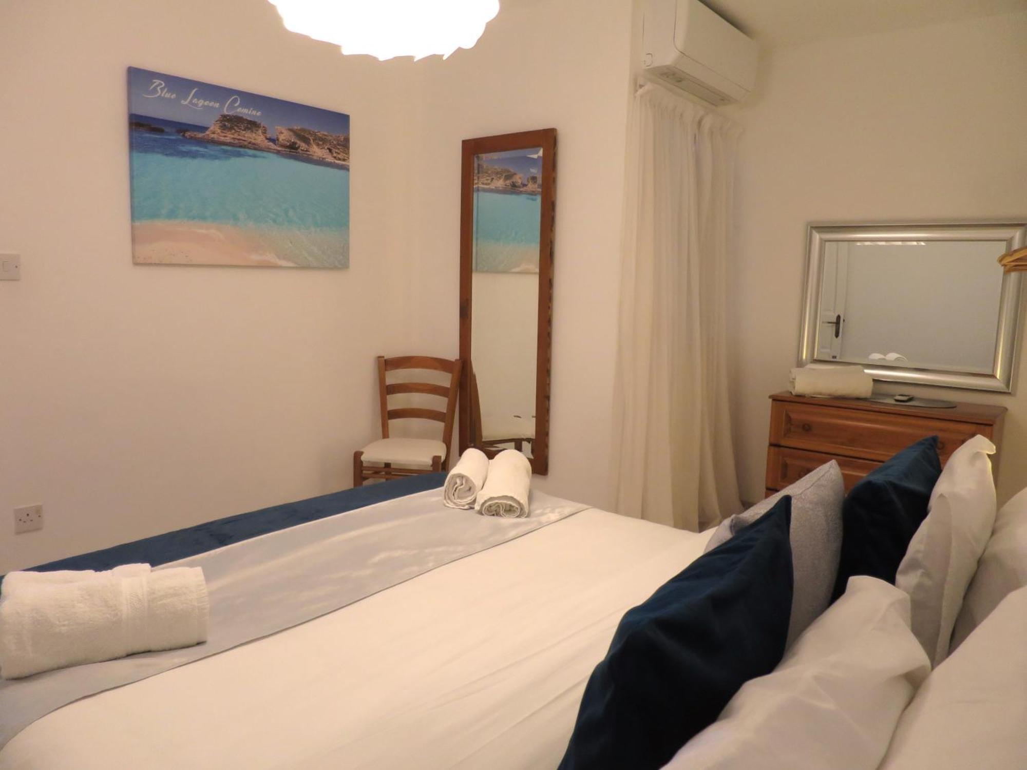 Seafront Apartment Terrace, Lounger & Panoramic Ocean Views Mellieħa Pokoj fotografie